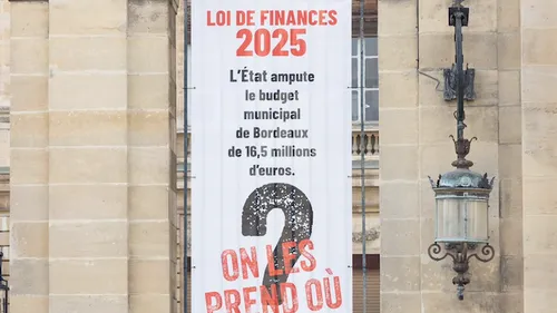 La mairie de Bordeaux affiche son opposition à la loi de finances...