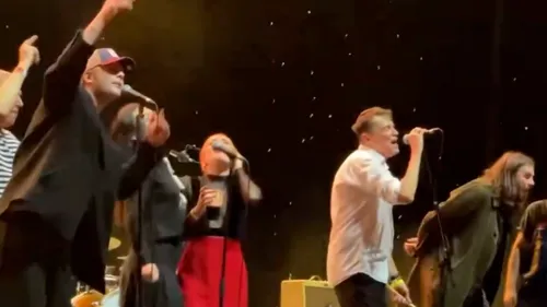 Grian Chatten de Fontaines D.C. a chanté pour les Pogues (vidéo)