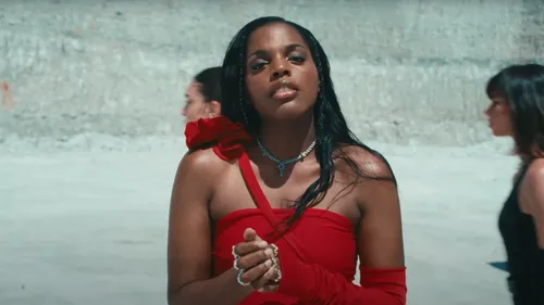 Nouveau style pour Mentissa avec son nouveau tube "La vie qu'on mène"