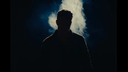 Queens Of The Stone Age présente le décor insolite de son prochain...