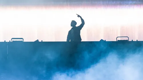 Calvin Harris en mode summer avec « Blessings »