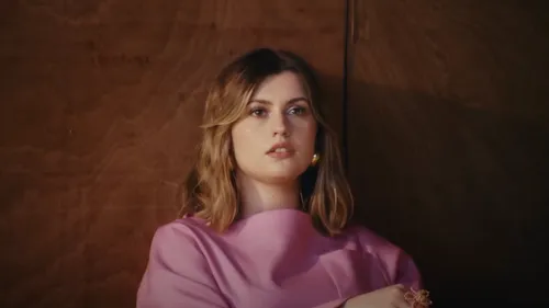 Marine (Star Academy) revient avec “Coeur maladroit »