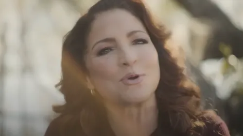 Gloria Estefan dévoile « Raíces », son trentième album studio !