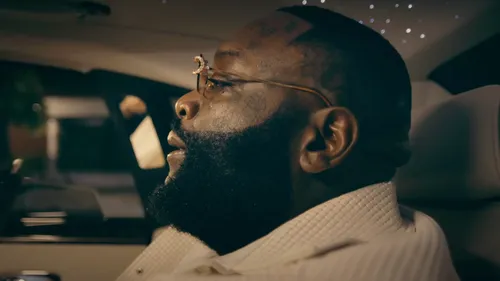 (vidéo) Rick Ross dévoile un nouveau clip tourné à Paris