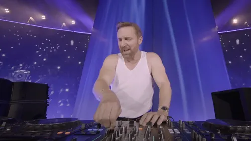 « Together » : David Guetta remix un monument de la musique