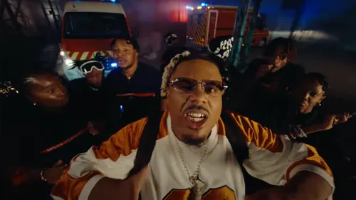 « Appelle les pompiers » : découvrez le nouveau clip de Naza 