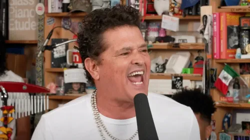 (vidéo) Carlos Vives célèbre les 30 ans de « La Tierra del Olvido »...