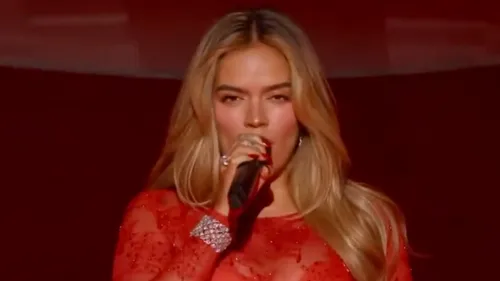(vidéo) Karol G fait sensation au Victoria’s Secret Fashion Show !