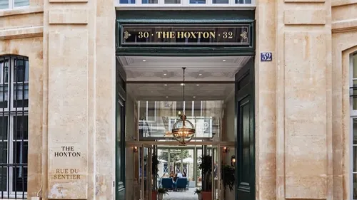 Un chalet éphémère avec raclette et DJ débarque à Paris.