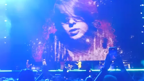 (vidéo) Oasis rend hommage à Gary 'Mani' Mounfield en plein concert