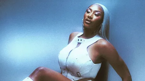 Aya Nakamura se verrait bien au Superbowl !