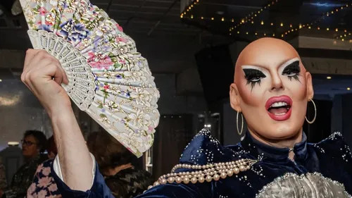 Au Royaume-Uni, les seniors revisitent le thé dansant