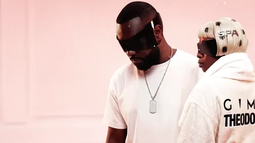 Gims et Théodora veulent tout casser avec “SPA”