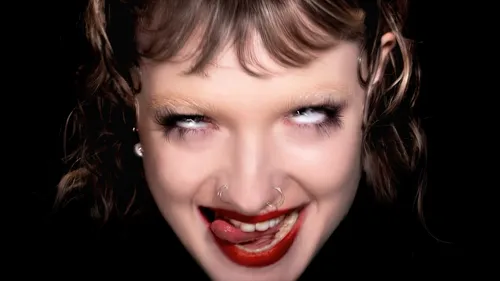 Zélie dévoile "Le cœur et sa dictature" et annonce une tournée à...