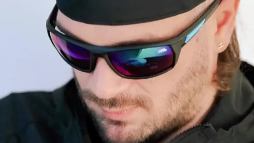 JuL lance un concours express pour la cover de son prochain album...