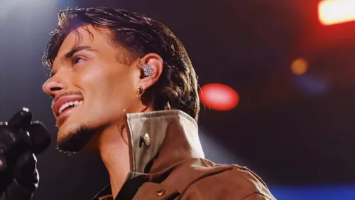 Abraham Mateo réinvente « Azul », le classique de Cristian Castro