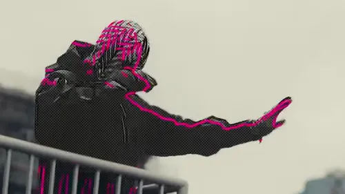 Ce célèbre acteur se lance dans le rap, masqué, sous le nom de...