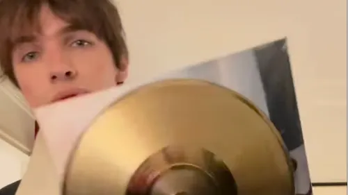 Pierre de Maere cache deux vinyles d’or dans son nouvel album