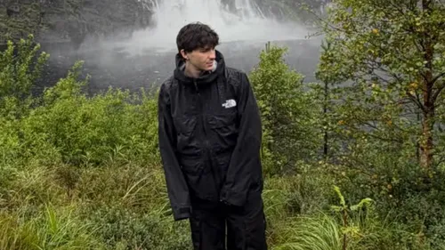Petit Biscuit suspend sa tournée pour préserver sa santé mentale