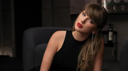 Taylor Swift devient l’artiste la plus récompensée aux MTV VMA et...