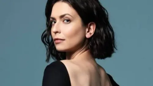 Lucie Bernardoni quitte la pièce dans laquelle elle jouait après...