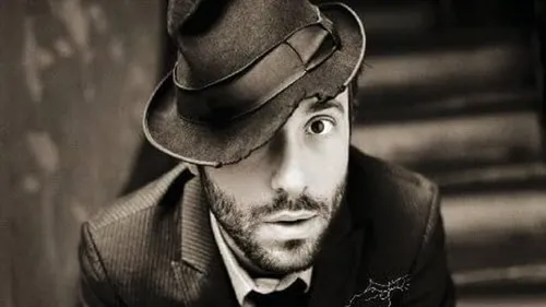 "Like A Hobo" : le tube en deux temps de Charlie Winston