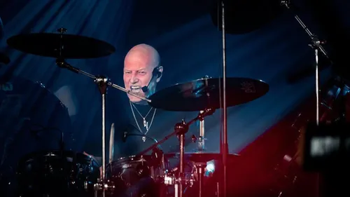 Chris Slade, ex-batteur d’AC/DC, met fin à sa carrière