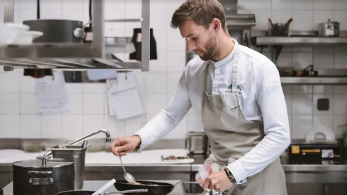 À Loches, le chef Clément Dumont met à l’honneur les fleurs et la...