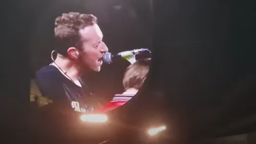 Coldplay reprend Kate Bush sur scène (VIDEO)