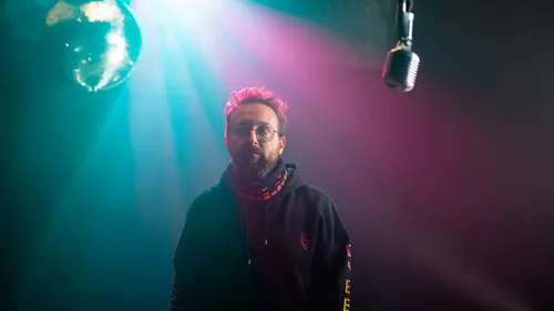 « Du crépitement sous les néons » : un Orléanais au générique du film