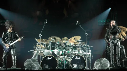 Le chanteur de Cradle Of Filth poursuivi par les anciens membres du...