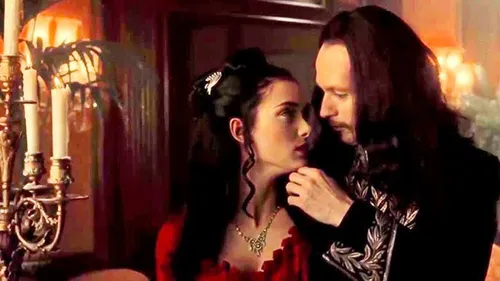 “Love Song For A Vampire”, l’hymne à l’amour d’Annie Lennox pour...