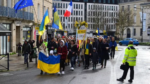 Bordeaux : un rassemblement pour le  3eme anniversaire de la guerre...