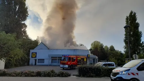 Indre : violent incendie dans un supermarché de Buzançais