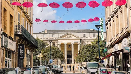 Octobre rose : des parapluies installés dans les rues de Limoges