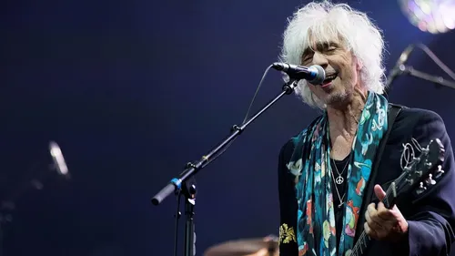 "Jolie petite histoire" : Louis Bertignac se livre