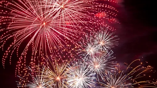 Feux d'artifice maintenus, écran géant demi-finale France-Espagne :...