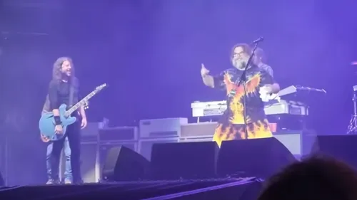 Jack Black rejoint les Foo Fighters sur scène pour une reprise d’AC/DC