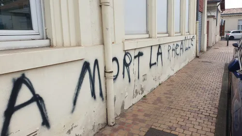 Des tags insultants découverts à Bègles