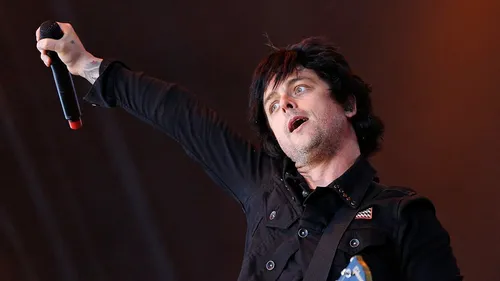 Green Day envoie une pique à Elon Musk en plein concert