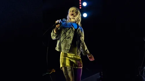 Hayley Williams dévoile "Friends or Lovers" un titre très personnel