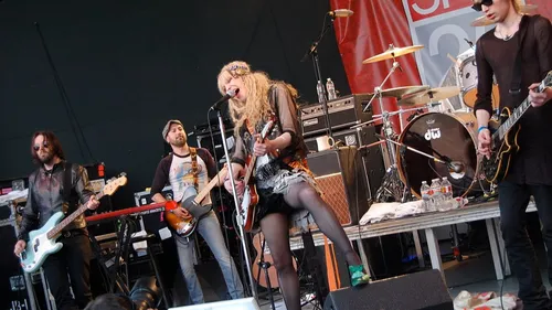 L’ex bassiste de Hole vient en aide aux Ukrainiens