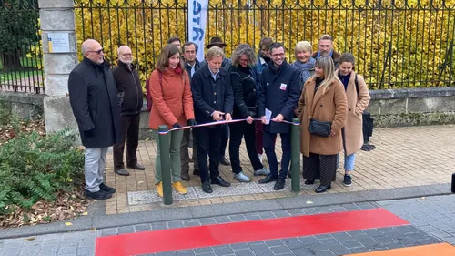 Bègles : deux passages piétons arc-en-ciel inaugurés devant la mairie