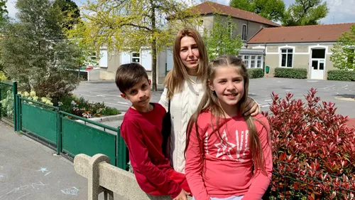 Après avoir fui la guerre, deux jeunes Ukrainiens sont accueillis à...