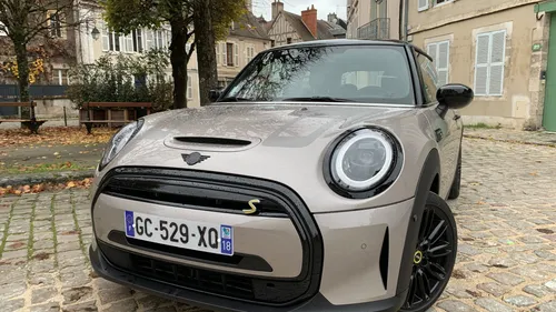 Road trip Vibration : les aides à la conduite de la nouvelle MINI...