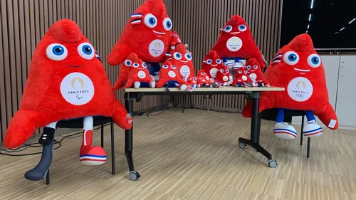 Paris 2024 dévoile Les Phryges, mascottes des Jeux Olympiques