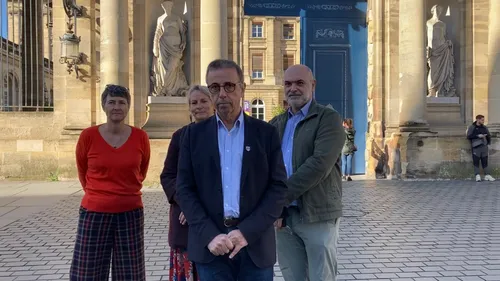 Bordeaux : une porte refaite à l'identique pour l'entrée de la...