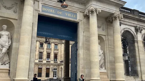 Bordeaux : les nouvelles portes de l'Hôtel de Ville inaugurées le...