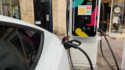 Bordeaux Métropole veut doubler le nombre de bornes de recharge...