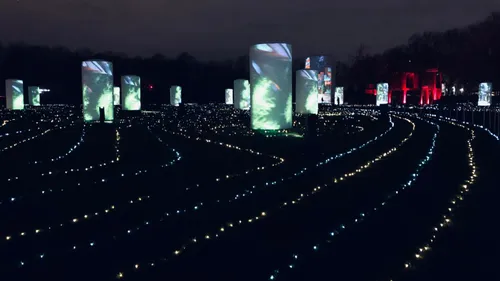 Avec "LUMIÈRES !", La Villette illumine son parc pour la première...